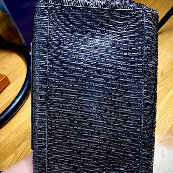 Guess Logo Embossed Quilted Bag - Picture 8 of 8